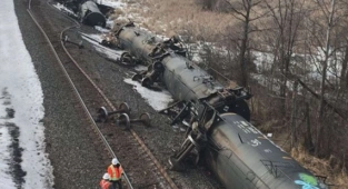 Tren Raydan Çıkarak Alev Aldı