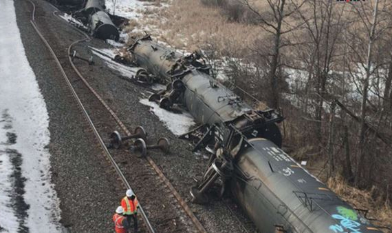 Tren Raydan Çıkarak Alev Aldı