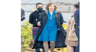 80’lere götürdü