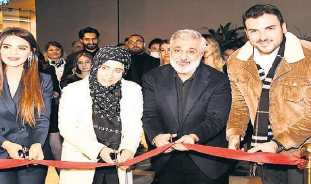 Açılışta ünlüler geçidi