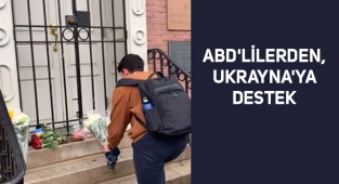Amerikalılar, Ukrayna Büyükelçiliği'ne Çiçek Bırakıyor