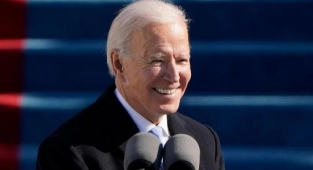 Biden Köpek Ölüsünü Kapının Önüne Koymuş
