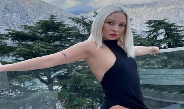 Ece Seçkin'den iddialı pozlar