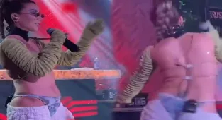 Haberler: Hande Yener'in sahne kostümü ile dikkatleri üzerine çekti!