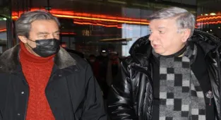 Kadir İnanır ile dostu Faik Çetiner bir arada!