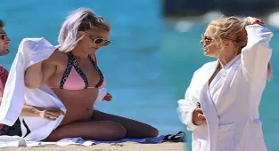 Özgürlüğüne kavuşan Britney Spears kendini sahile attı