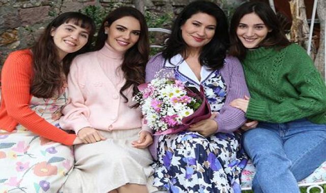 'Üç Kız Kardeş'in başrol oyuncuları sosyal medyadan gelen soruları cevapladı