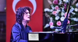Annesi Rus Babası Ukraynalı,Türk Piyanist
