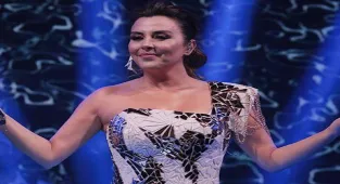 Aslı Hünel porselen elbise giydi