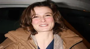 Büşra Develi: Pijamayla çekmeseydiniz iyiydi!
