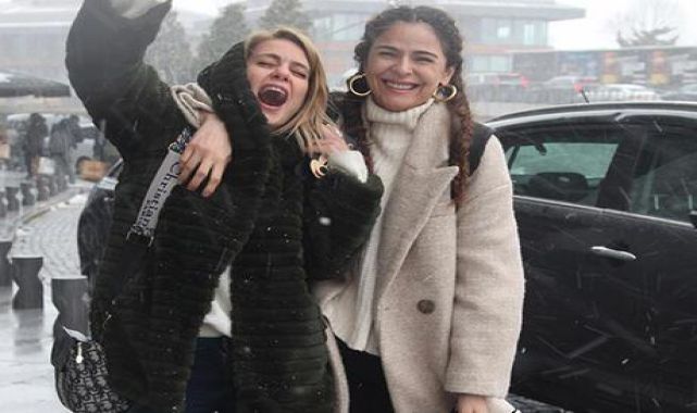 Çiğdem Batur ve Gamze Topuz alışverişte