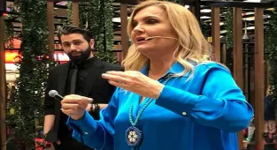 Derya Baykal anneliği gözleri dolu dolu anlattı