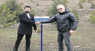 Fabrikayı gezdi