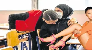 Kız çocuklarına destek oldu