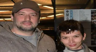 Okan Yalabık sevgilisiyle poz verdi