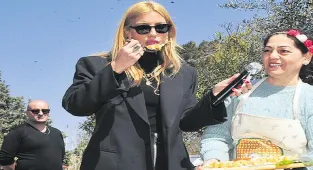 Sunumu bıraktı, yemekleri tattı