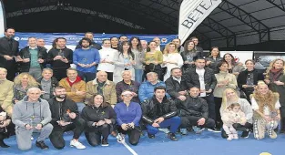 Tenis turnuvasında ödül töreni