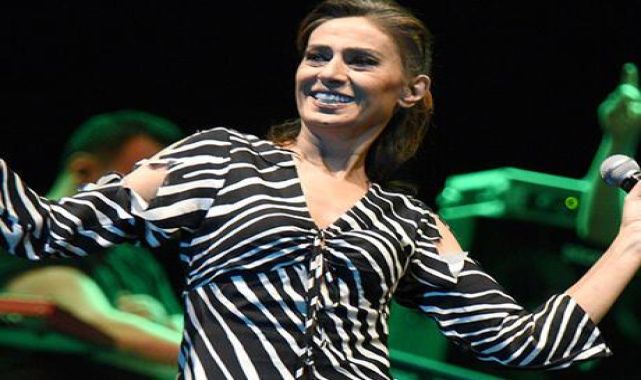 Yıldız Tilbe'den hayranlarına balkon uyarısı