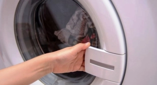 4 Yaşındaki Çocuğu Kurutma Makinesine Attı!