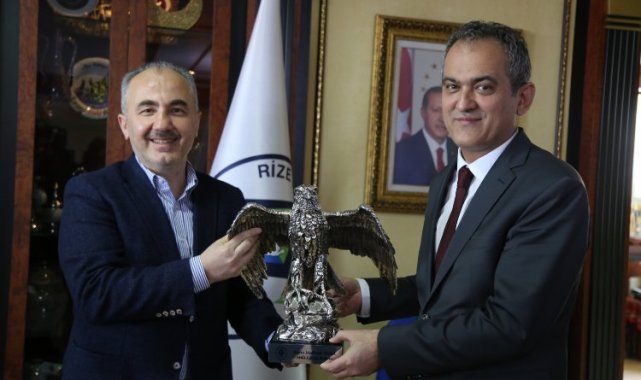 Bakan Özer'den Rize'ye ziyaret