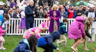 Biden Çocuklarla Yumurta Yuvarladı