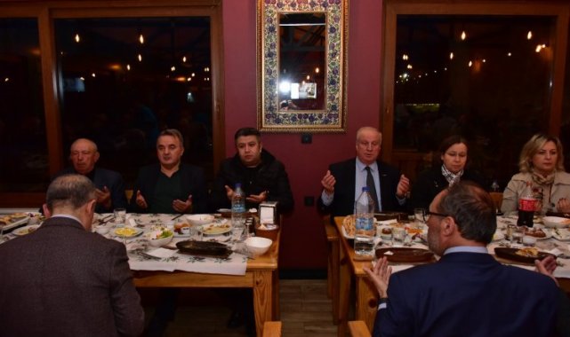 Bilecik Bozüyük'te muhtarlar iftar yemeğinde buluştu