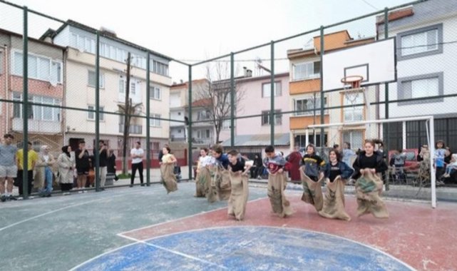 Bursa İnegöl'de iftar öncesi mahallelerde şenlik