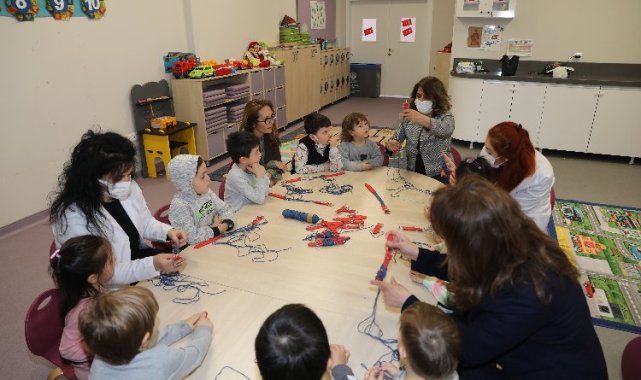 Bursa Mudanya'da minik öğrencilerden can dostlarına tasma