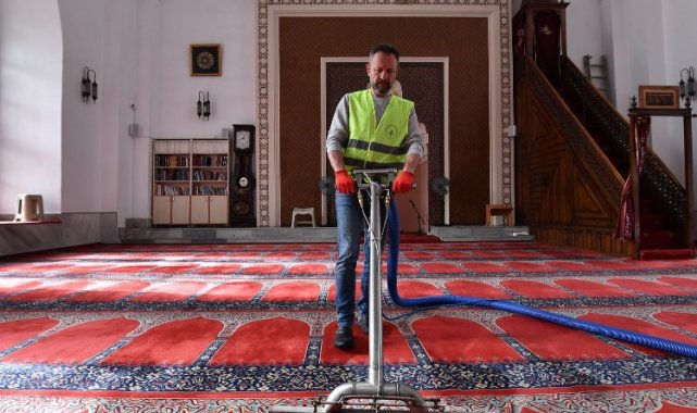 Bursa Osmangazi'nin camilerinde Ramazan temizliği