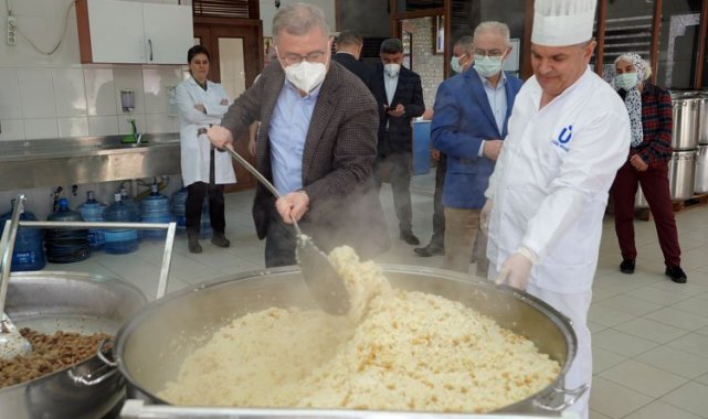 İstanbul Üsküdar'da 30 bin kişiye sıcak yemek