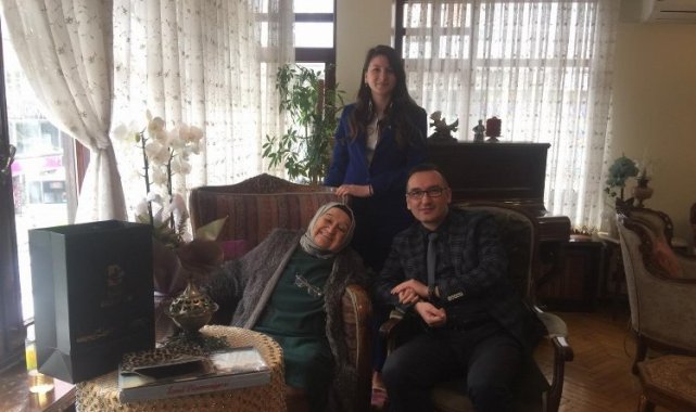 İzmit Belediyesi Kocaeli Barosu'nun en yaşlı ve en genç avukatını da unutmadı