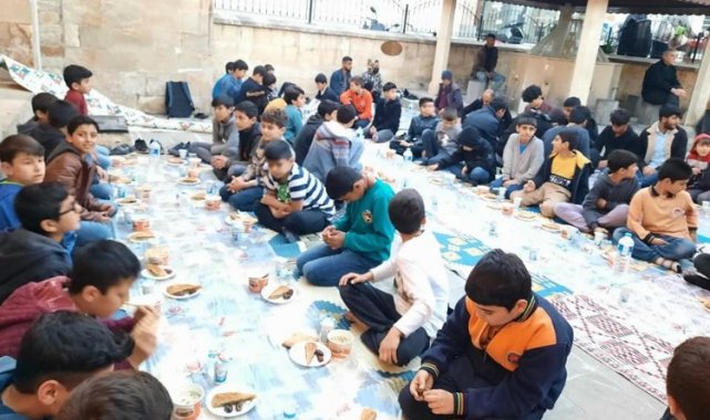 Kilis Müftülüğünden küçük hafızlara iftar