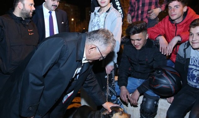 Memduh Büyükkılıç ramazan keyfini 'Bizim Mahalle'de yaşıyor