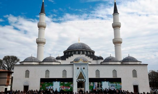 Müslümanların Buluşma Adresi: Diyanet Center of America