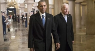 Obama Beyaz Saray'da Biden'a "başkan yardımcısı" Dedi