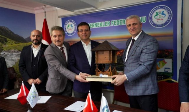 Rizelilerle buluşan İmamoğlu: Yeterince kutuplaşıyoruz, derneklerimiz özgür olmalı