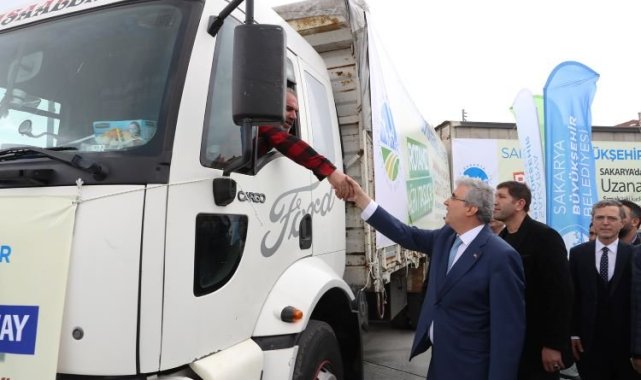 Sakarya Büyükşehir'in yardım tırları dualarla uğurlandı