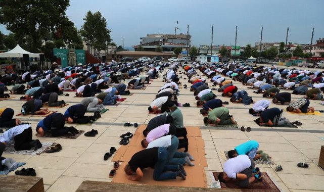 Sakarya'da bayram namazı Demokrasi Meydanı'nda kılınacak