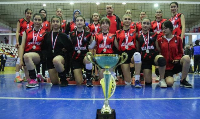 Sivas'ta Liseler Arası Voleybol Turnuvası sona erdi