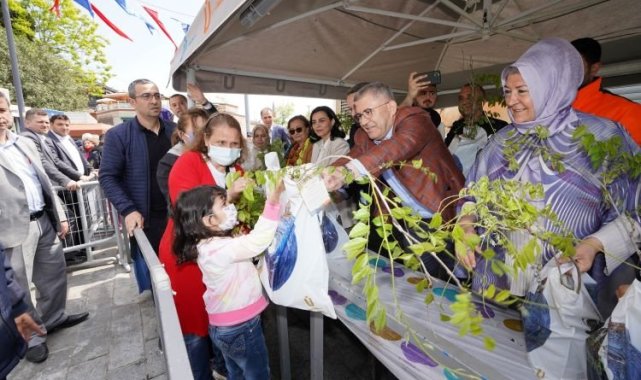 Üsküdar'da Mor Salkım Şenliği ile bahar geldi