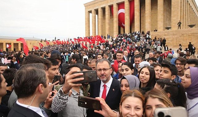 81 ilden gelen gençler Anıtkabir'de