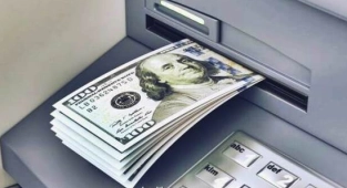 ATM’den Etrafa Dolar Saçıldı