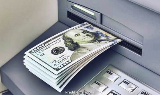 ATM’den Etrafa Dolar Saçıldı