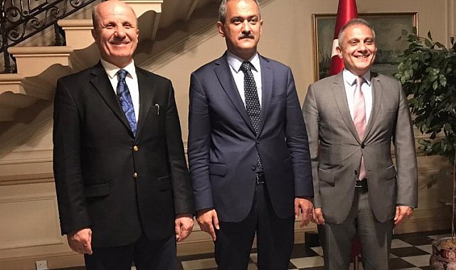 Bakan Özer Londra'da