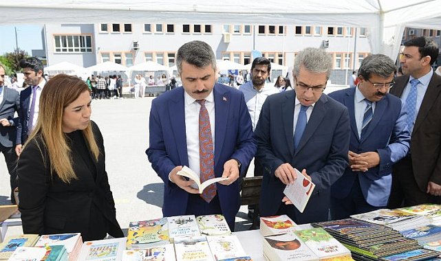 Bursa'da okul bünyesinde Kitap Şenliği