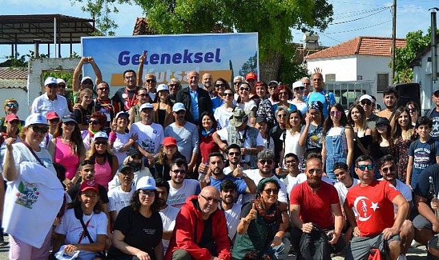 Didim'de geleneksel kutsal yol yürüyüşü