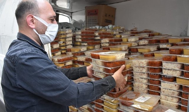 Gaziantep'te 140 bin gıda kolisi ve 80 bin yemek paketi kapı kapı dağıtıldı