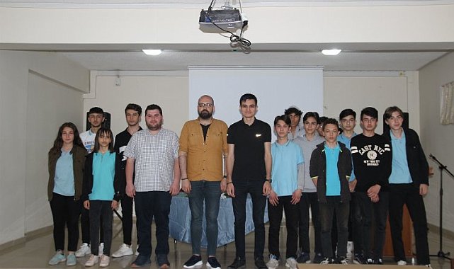 Kahramanmaraş'ta gazeteciler öğrencilerle tecrübelerini paylaştı