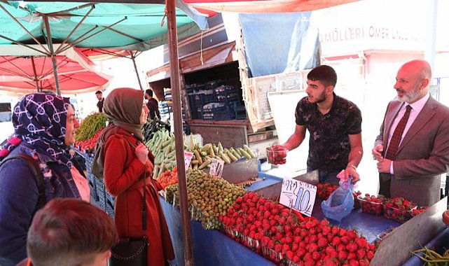 Kayseri Kocasinan'da Başkan Çolakbayrakdar pazarcı oldu