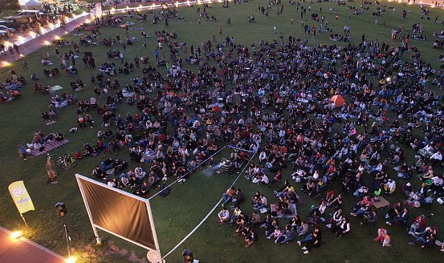 Kayseri Talas'ta dev ekranda maç heyecanı